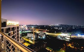 2Bedroom Penthouse And Studio Apartment At The Trilogy Menlyn Maine